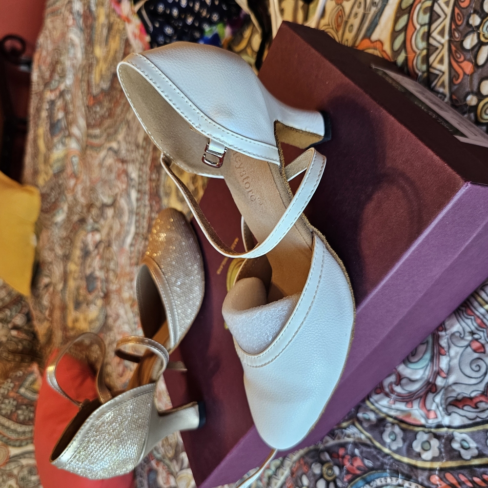 Seychelles White and Gold Heels with Classic Charm